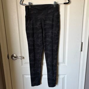 Vuori Charcoal Camouflage Leggings